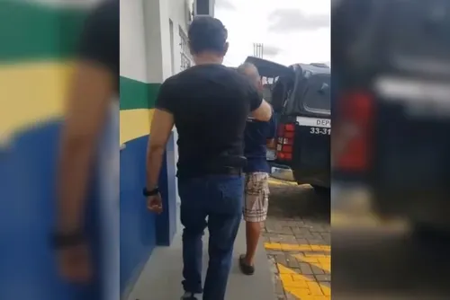 
				Homem é preso por abusar de adolescente em troca de comida
			
			
