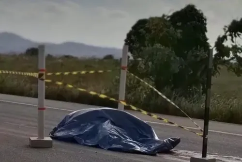 
				Homem morre atropelado por carreta após acidente com moto em São Sebastião
			
			