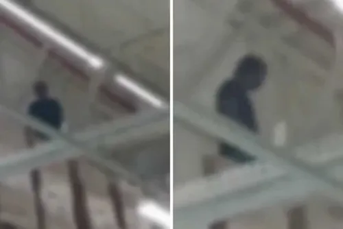 
				Homem surta, xinga e sobe em teto de supermercado
			
			