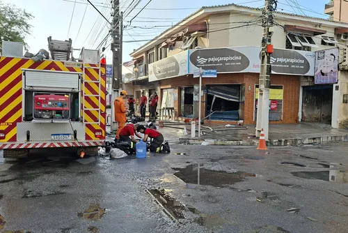 
				Incêndio atinge loja de materiais para piscina no bairro de Jatiúca; veja vídeos!
			
			