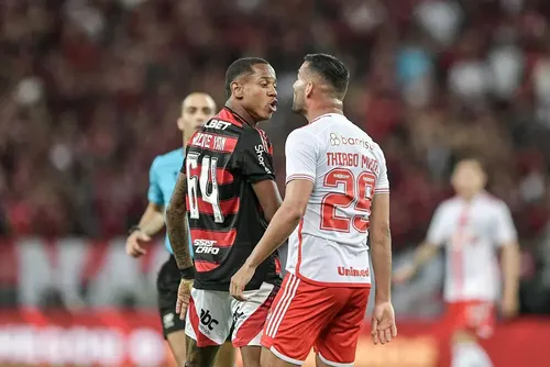 
				Jogador do Flamengo encanta torcedores e o técnico Filipe Luís
			
			