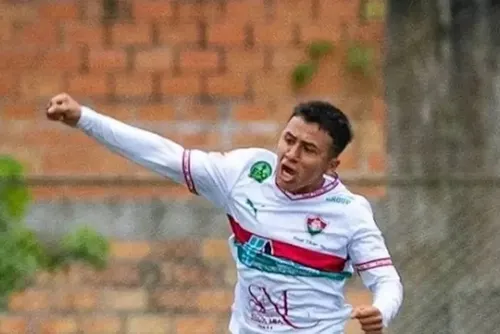 
				Jogador morre no Peru após choque em partida de futebol; veja
			
			