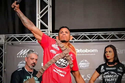 
				John Snake: guerreiro alagoano que o destino não conseguiu derrubar
			
			