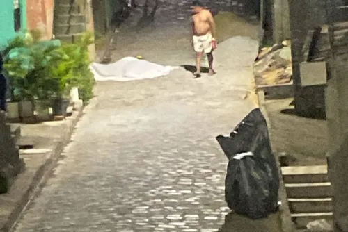 
				Jovem é morto a tiros após sair de igreja na cidade de Rio Largo
			
			
