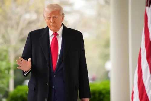
				Justiça manda governo Trump resgatar homem deportado por engano
			
			