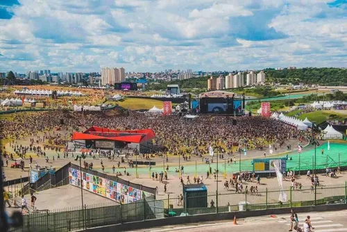 
				Lollapalooza interrompe 1º dia de shows devido às chuvas em São Paulo
			
			