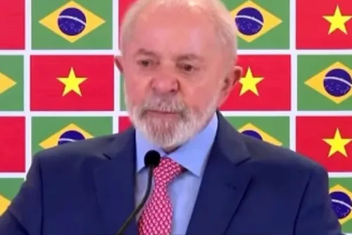 
				Lula sobre ida de Janja a Paris: 'Mulher do Lula não nasceu para ser dona de casa'
			
			