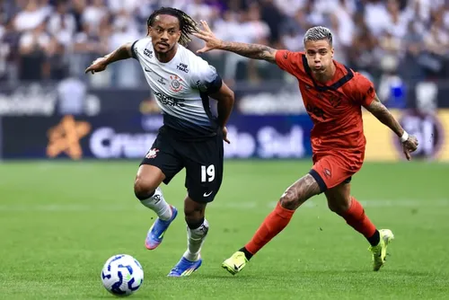 
				Memphis brilha, Corinthians vence o Sport de virada e se recupera no Brasileirão
			
			