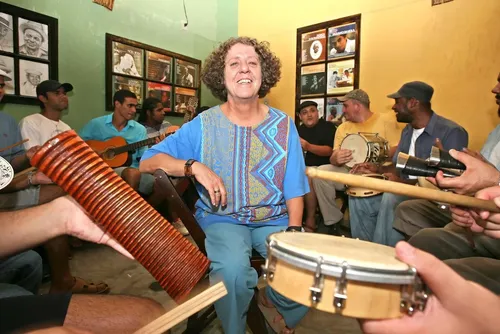 
				Morre a cantora Cristina Buarque, aos 74 anos
			
			