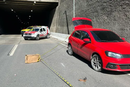 
				Motorista morto dentro do carro no antigo viaduto da PRF era investigado por homicídio em Pindoba
			
			