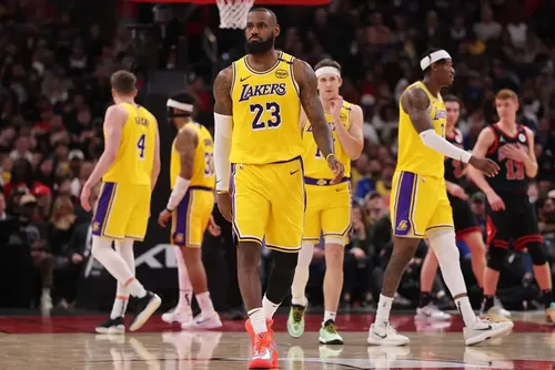 
				NBA projeta mais de R$ 880 milhões em teto salarial para próxima temporada
			
			