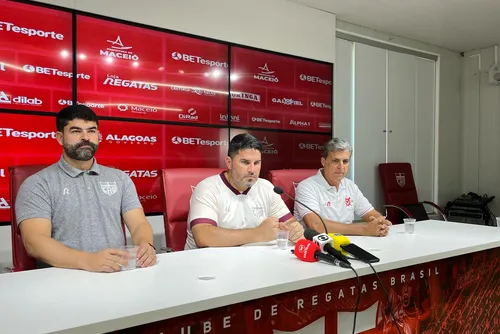 
				Barroca é apresentado no CRB, elogia antecessor e mira protagonismo
			
			