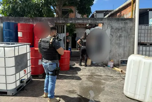 
				Veja como funcionava esquema de desvio de combustíveis que causou prejuízo de R$ 200 mil a rede de postos em AL
			
			