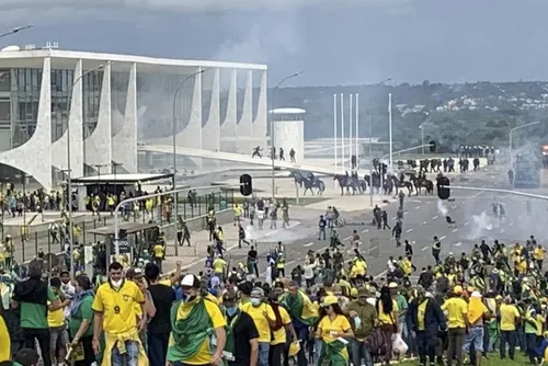
				PF prepara nova ofensiva contra réus foragidos do 8/1 na Argentina
			
			