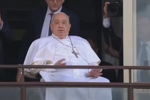 
				Papa Francisco está melhor e Vaticano sugere possibilidade de aparição pública
			
			