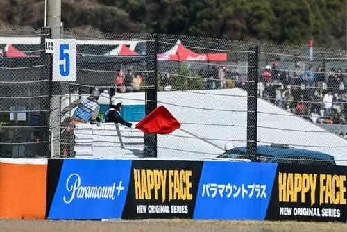 
				Piastri lidera 2º treino encurtado por acidentes e fogo na grama
			
			