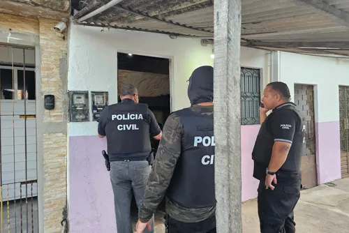 
				Polícia Civil realiza operação contra tráfico de drogas na Pajuçara e Ponta da Terra
			
			