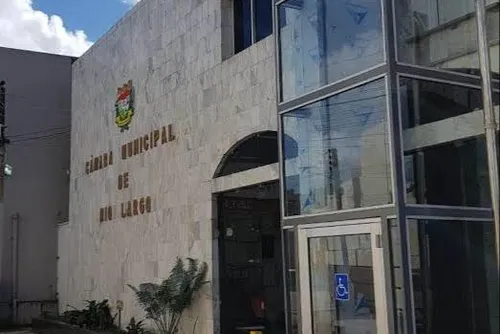 
				Presidente da Câmara diz que prefeito confirmou renúncia em sua casa e defende novas eleições
			
			