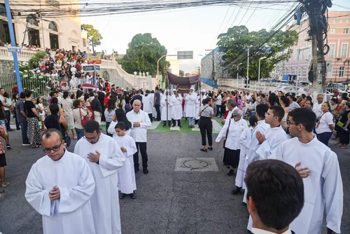 
				Procissão do Senhor Morto leva centenas de fiéis às ruas do Centro, em Maceió
			
			