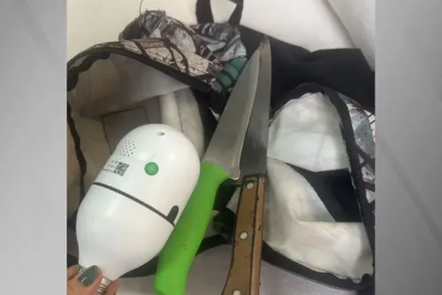 
				Professora é esfaqueada dentro de escola municipal
			
			