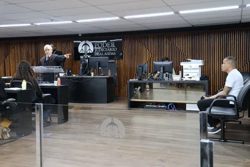
				Acusado de matar a ex após exigir R$ 10 mil para divórcio é condenado a mais de 24 anos de prisão
			
			