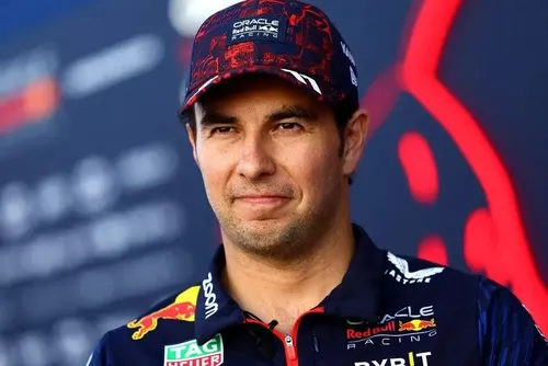 
				Sergio Pérez diz que ‘tem 6 meses’ para decidir futuro na F1
			
			