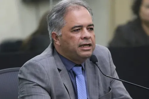 
				Sílvio Camelo articula ação da Equatorial para verificar problemas no Campus VI da UNEAL
			
			