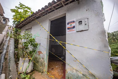 
				Sobe para 244 o número de afetados pelas fortes chuvas em Maceió
			
			