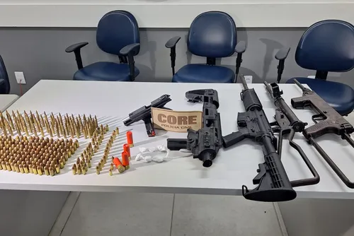 
				Arma da aeronáutica e fuzil: saiba os armamentos apreendidos com traficante morto após confronto em AL
			
			
