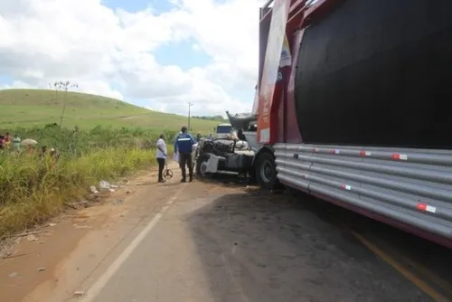 
				Travamento das rodas traseiras causou colisão entre caminhão e trio elétrico em Porto Calvo
			
			
