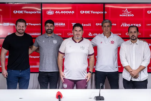 
				Trocar técnico resolve? A ciência diz que não. O CRB insiste que sim.
			
			