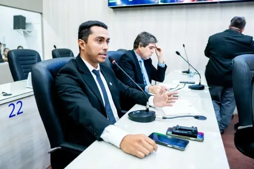 
				Vereador denuncia perseguição a ambulantes de praias de Maceió
			
			