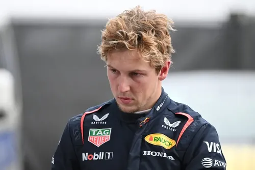 
				Verstappen curte post com crítica à saída de Lawson da Red Bull
			
			