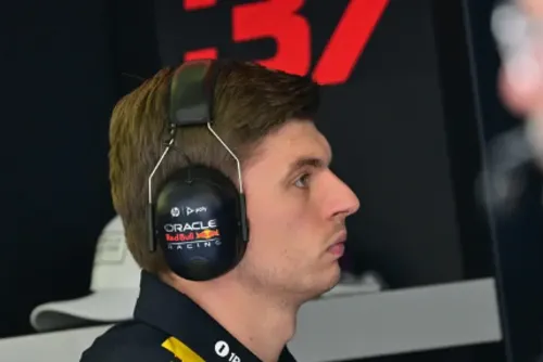 
				Verstappen volta a sugerir trapaça da McLaren na F1: ‘Sei o que está acontecendo’
			
			