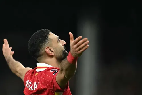 
				Web enlouquece após renovação de Salah com o Liverpool: ‘O Rei fica’
			
			