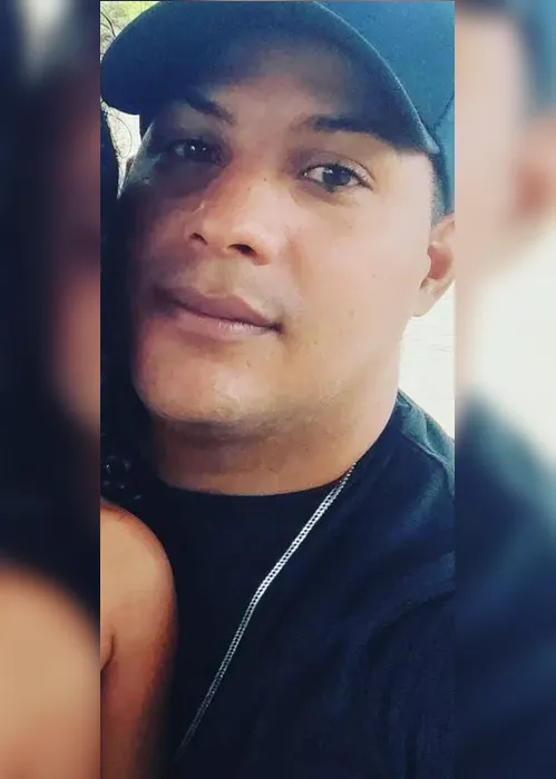 
			
				Vídeo: acidente entre dois carros deixa uma pessoa morta na divisa de Alagoas e Pernambuco
			
			