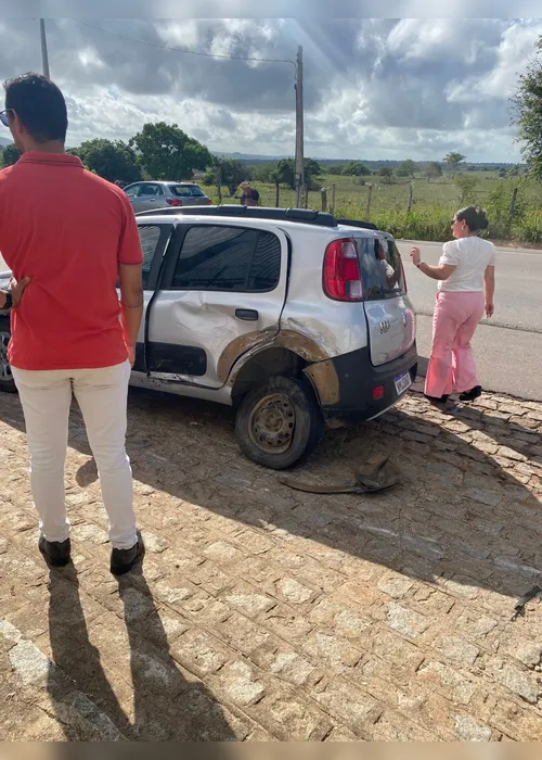 
			
				Acidente entre van complementar e carro deixa feridos na AL-110, em Arapiraca
			
			