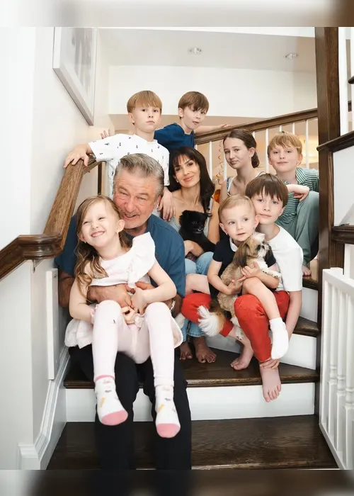 
			
				Alec Baldwin e esposa posam com todos os 7 filhos
			
			
