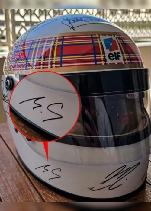 
			
				Após 11 anos, Schumacher faz aparição simbólica na F1; entenda
			
			