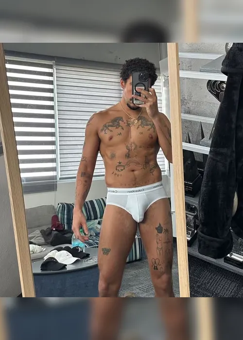 
			
				Bad Bunny posa de cueca branca nas redes sociais e agita fãs
			
			