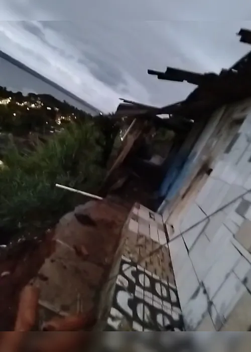
			
				Barreira cede na Chã de Bebedouro após fortes chuvas em Maceió
			
			