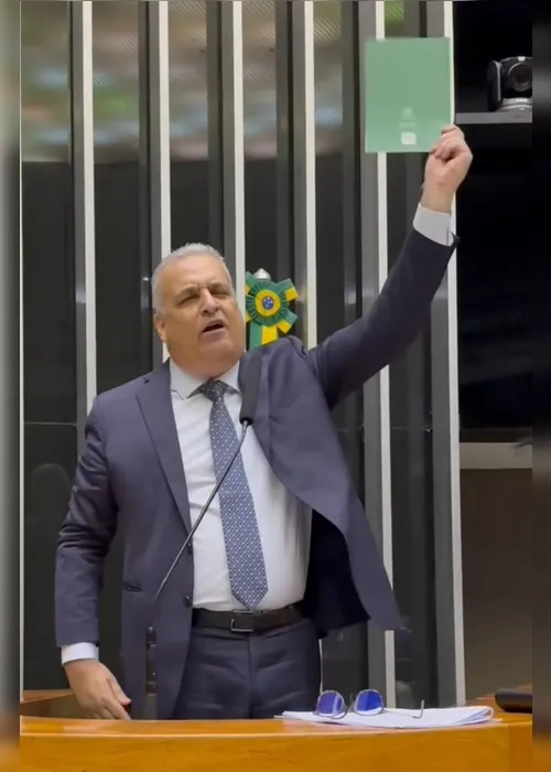 
			
				Câmara aprova parecer de Alfredo Gaspar e suspende ação penal contra deputado Ramagem
			
			
