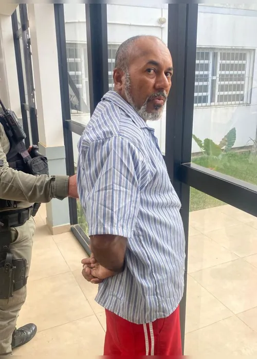 
			
				Chacina no Agreste: suspeito passou a noite escondido em matagal após fuga
			
			