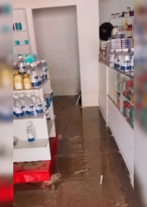 
			
				Chuvas alagam farmácia no Poço, em Maceió, e causam prejuízos
			
			