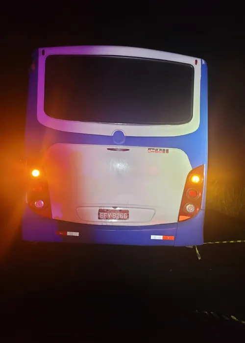 
			
				Colisão frontal entre motocicleta e ônibus de estudantes mata condutor na AL-115
			
			