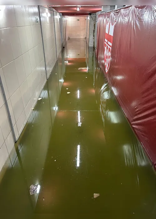 
			
				Corredores dos vestiários do Rei Pelé ficam alagados após chuvas em Maceió; veja imagens!
			
			