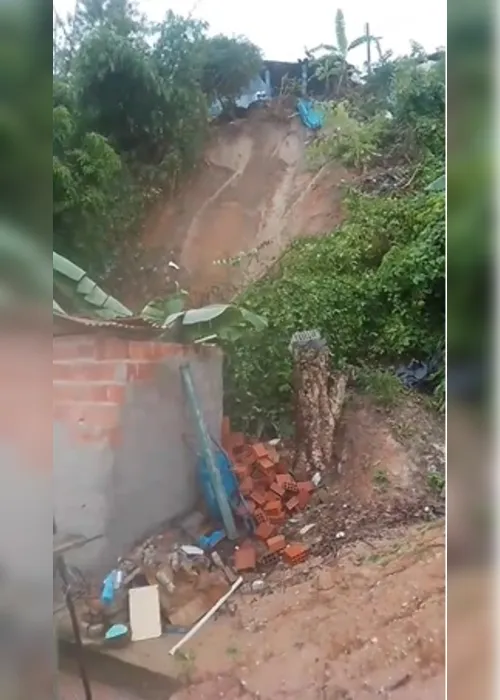 
			
				Deslizamento de barreira atinge casa em Santa Luzia do Norte durante a madrugada
			
			