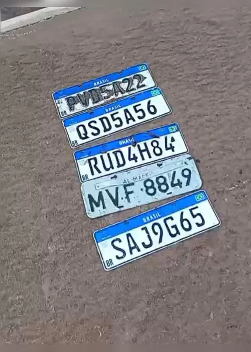
			
				Fortes chuvas causam queda de placas de veículos em Maceió
			
			
