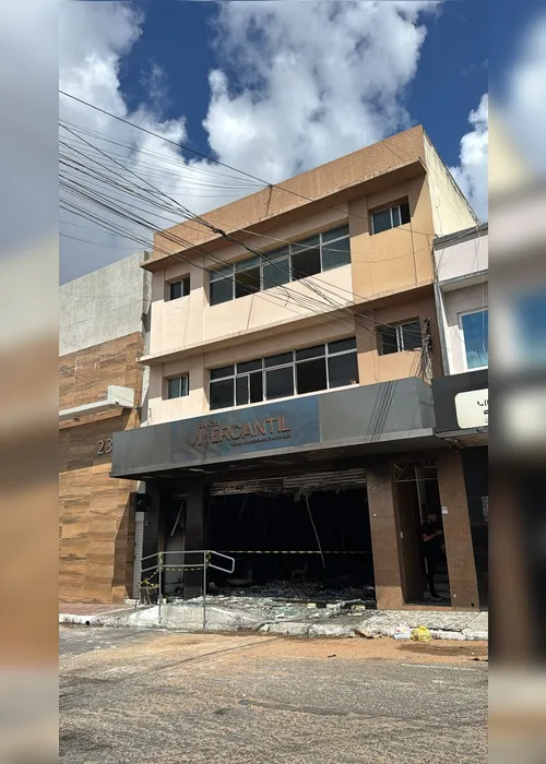 
			
				Homem ateia fogo em agência após discussão com funcionários, diz polícia
			
			