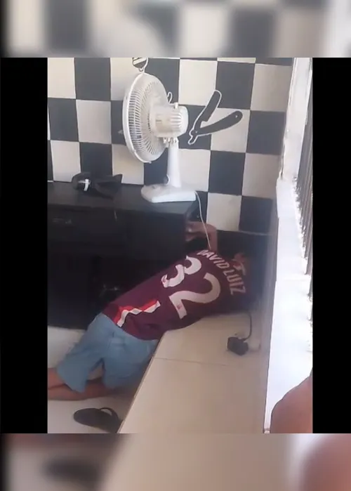 
			
				Jovem vai cortar o cabelo e é assassinado com tiro na cabeça em Rio Largo
			
			